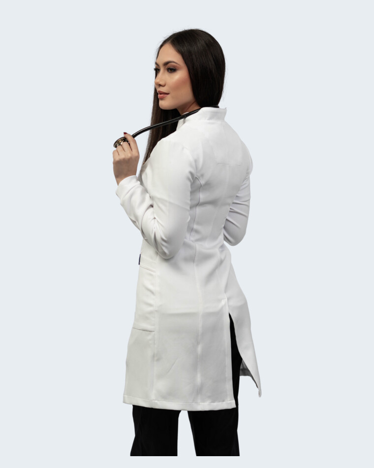 Uniforme médico BATA CLASSIC Femenino de Nova Scrubs en Blanco