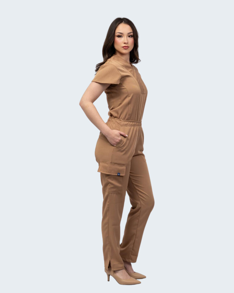 Uniforme médico PRESTIGIO Femenino de Nova Scrubs en Camel